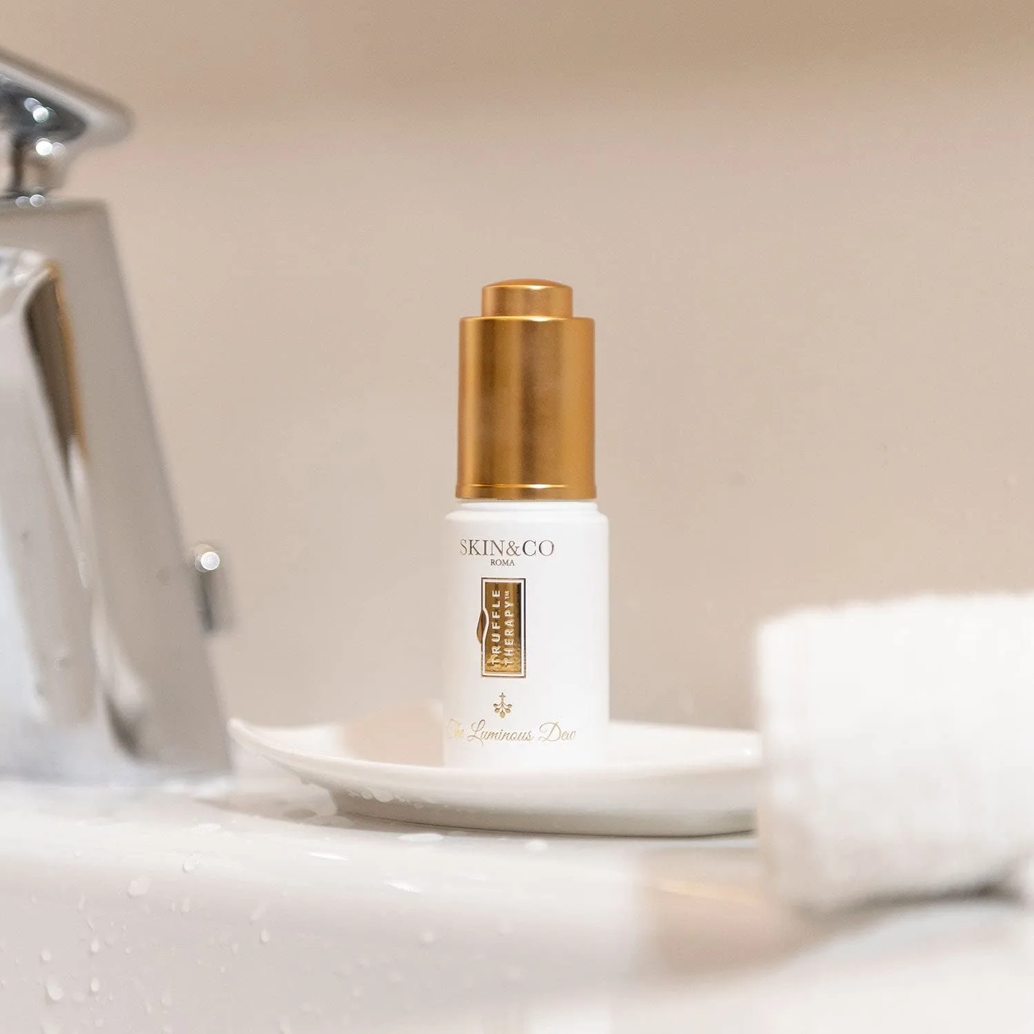 Сыворотка для глаз SKIN&CO Truffle Therapy Luminous Dew Eye Serum, 0,5 жидких унций. Skin&Co Roma — фото 3