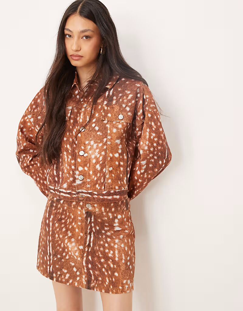 

Куртка в стиле вестерн ASOS DESIGN из денима с принтом оленя