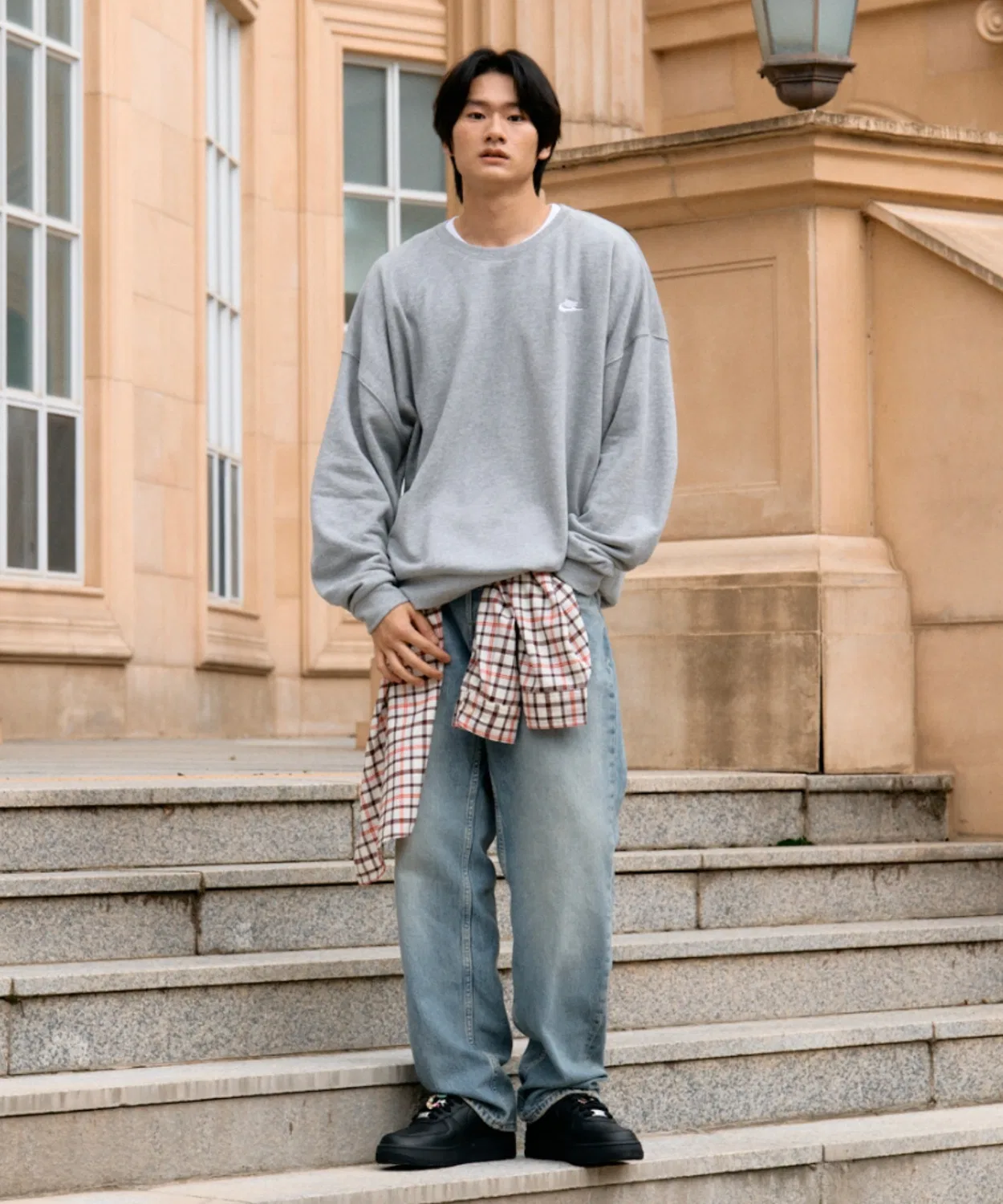 Круглый свитшот Nike Club Fleece Oversized French Terry Crew, тёмно-серый меланж — фото 4