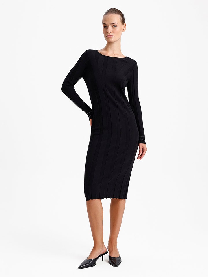

Платье до колена BGN Strickkleid, черный
