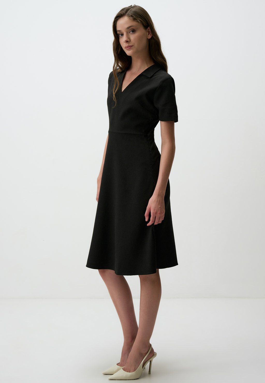 

Повседневное платье ELEGANT V-NECK MIDI Jimmy Key, черный