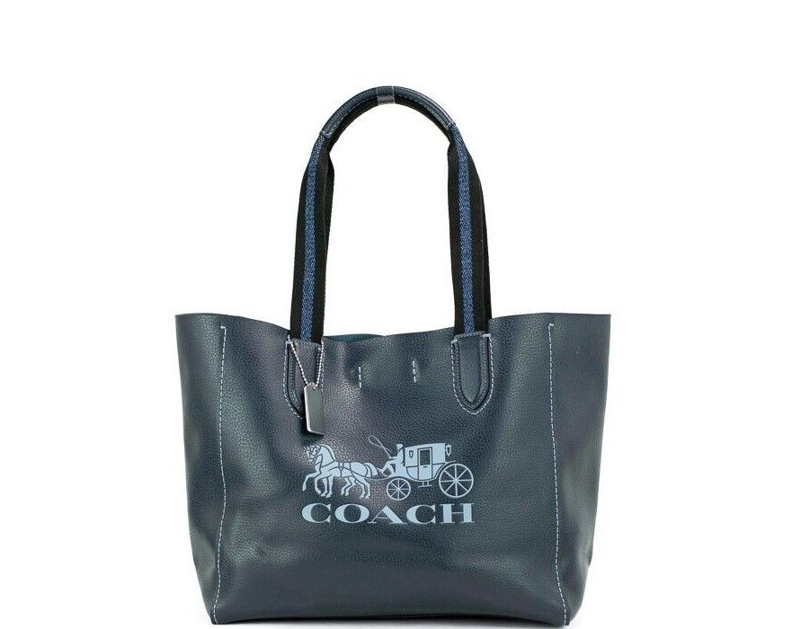 

Сумка-тоут для лошадиной упряжки из кожи Derby Medium Navy Pebble Leather Coach