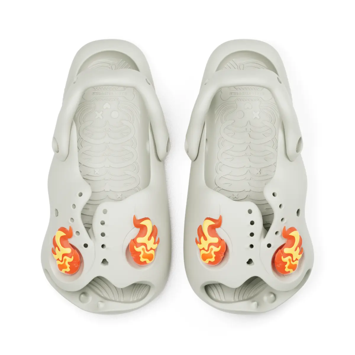 Скользостойкие слайдеры с пламенем и зомби Mr. Skully Unisex HelloSlippers, светло-серый — фото 4
