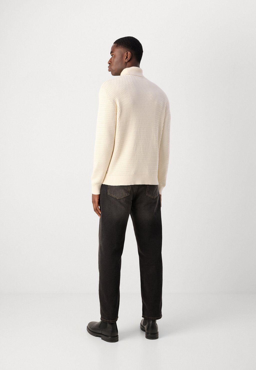 

Джемпер ROLL NECK STRUCTURE SWEATER Lindbergh, молочный