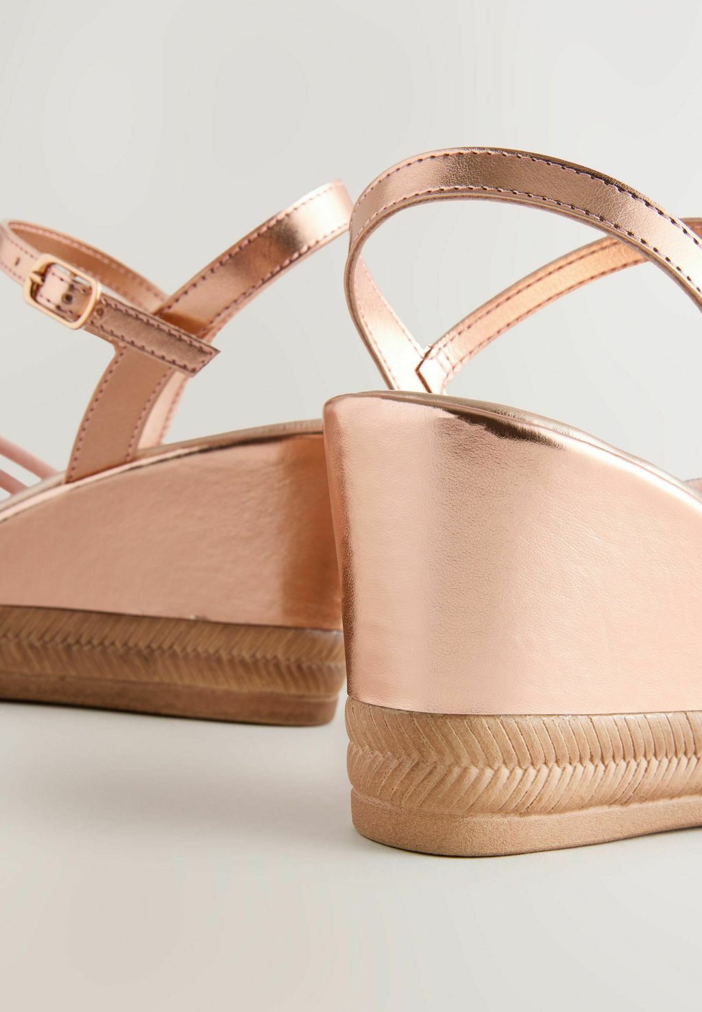 Босоножки на танкетке REGULAR FIT FOREVER COMFORT ROUND TOE ASYMMETRICAL BLING - Platform sandals Next, золотой — фото 3