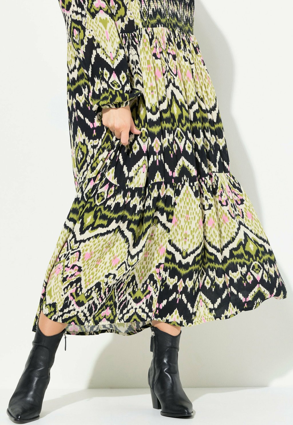

Повседневное платье ETHNO PRINT SMOCKED LONG SLEEVE Ulla Popken, черный