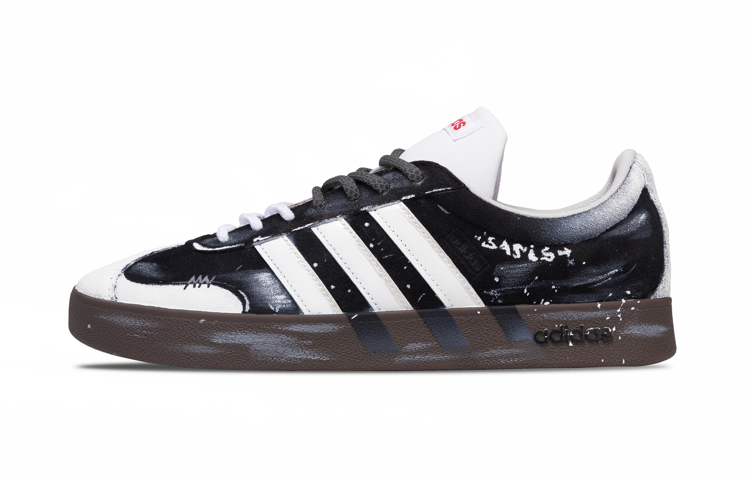 

Vl court 2.0 non or white sai gothic snow limited амортизация, износостойкие низкие скейтборд кроссовки Adidas, черный