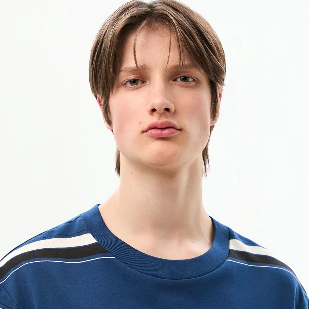 Мужская футболка свободного кроя из махровой ткани голубого цвета от Tommy Hilfiger — фото 4