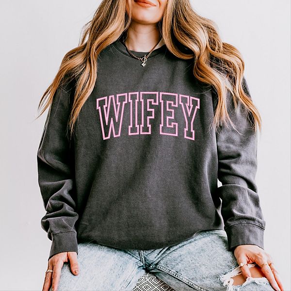 

Вышитая бейсболка wifey varsity легкий свитшот garment dyed Simply Sage Market, Pepper