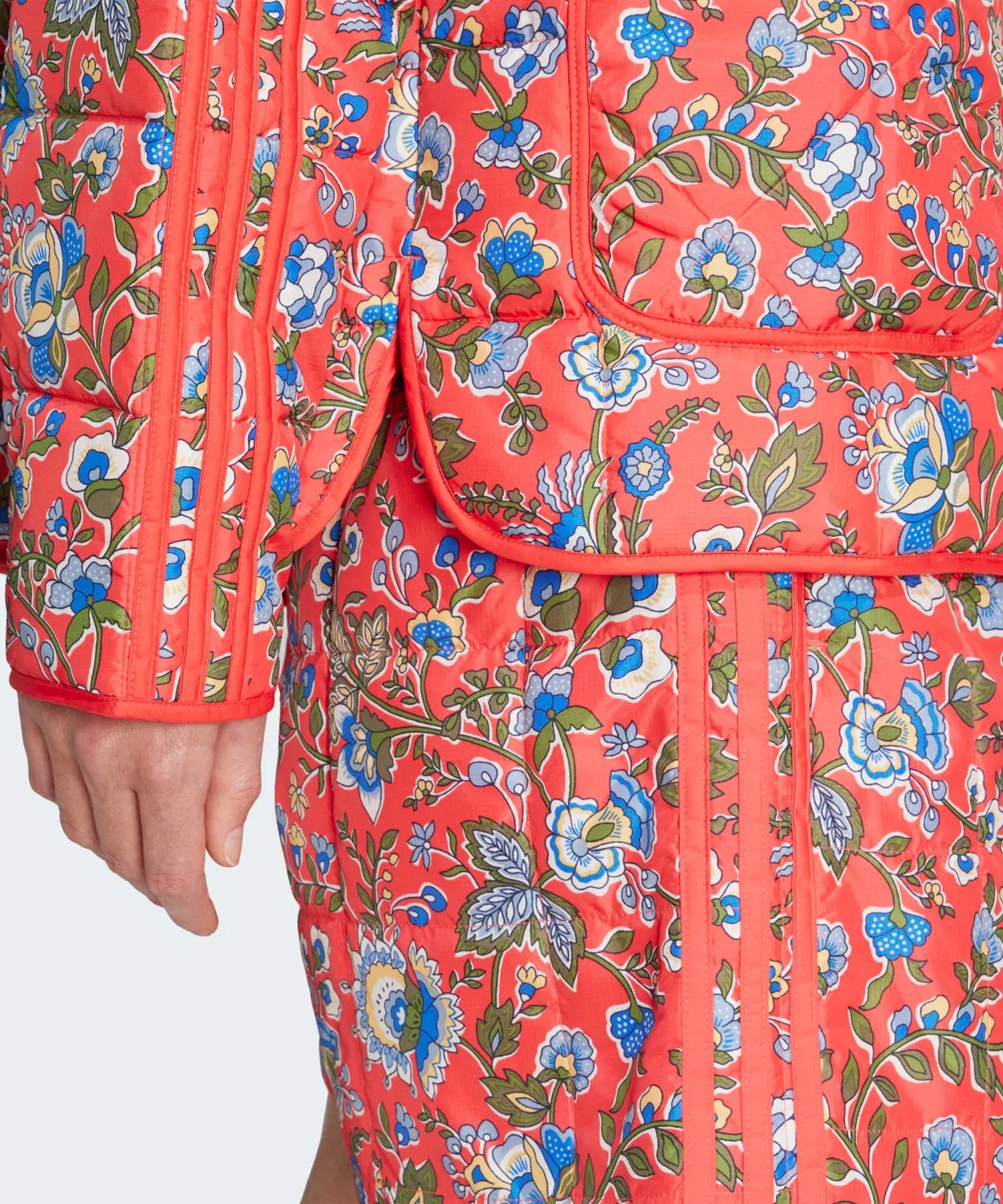 Куртка стеганая adidas Originals × Liberty London, цвет красный — фото 4