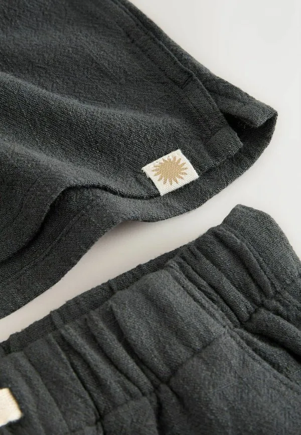 Рубашка с коротким рукавом и отложным воротником стандартного кроя и шорты Next, Charcoal Grey — фото 3