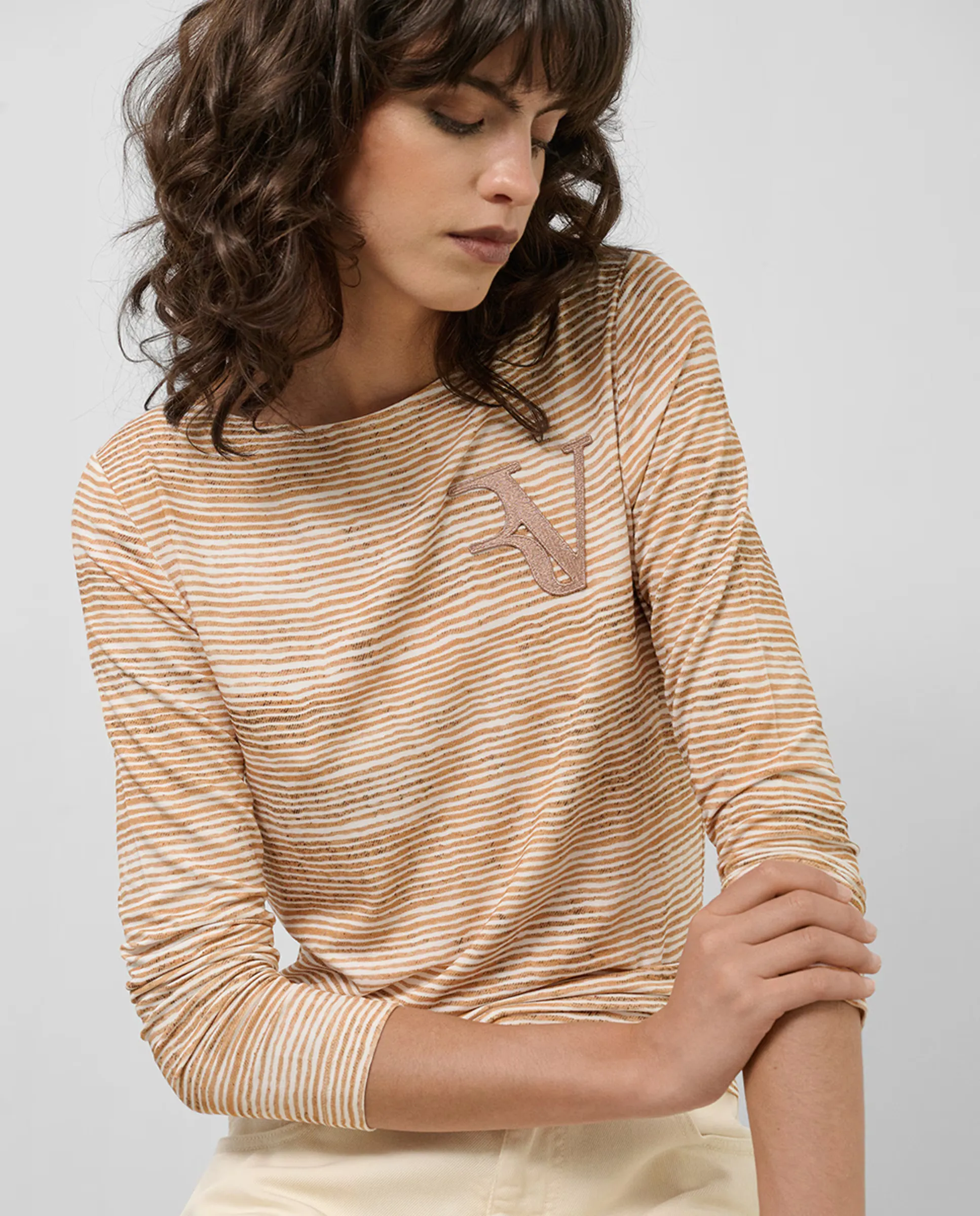 

Женская футболка с длинным рукавом и горизонтальным вырезом в полоску Roberto Verino, светло-коричневый