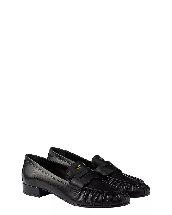 Женские кожаные лоферы Prada, черный