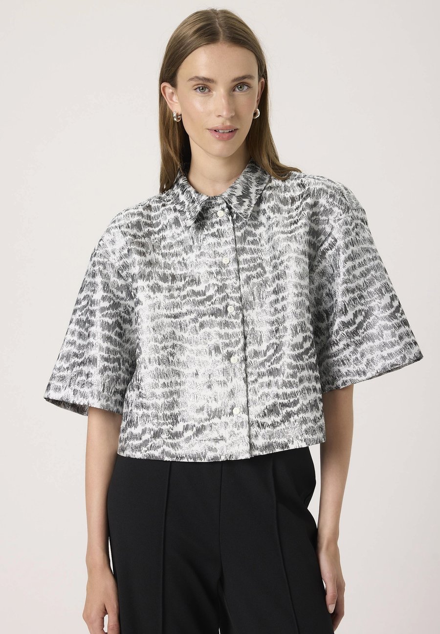 

Блуза Soaked in Luxury Button-down blouse, Silvery Animal Jacquard/Silver-Coloured