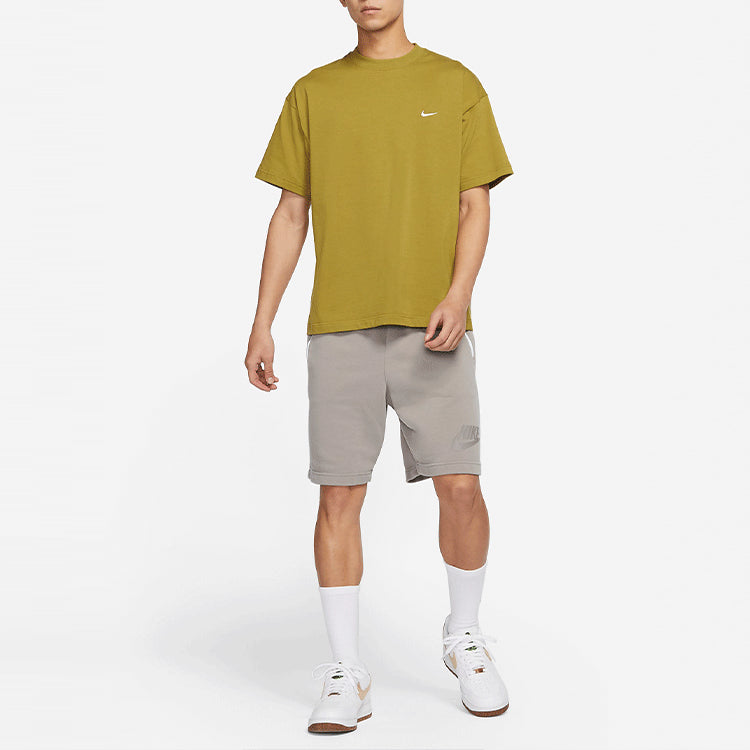 Футболка Men's Nike Solo Swoosh Solid Color Sports Round Neck Short Sleeve Desert T-Shirt DA0321-318 — фото 3
