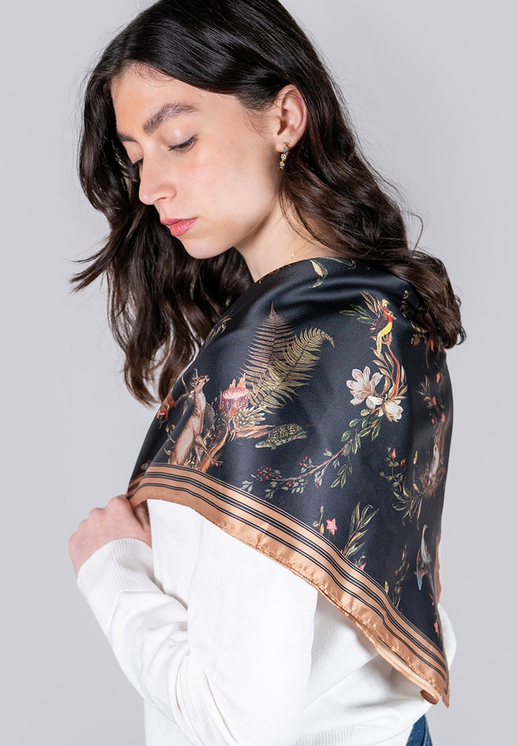 

Шарф WONDERLAND TOILE SQUARE FABLE ENGLAND, черный