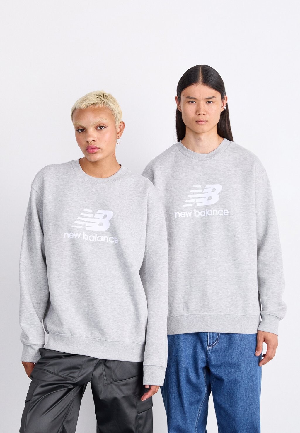 

Толстовка с капюшоном ESSENTIALS LOGO CREW UNISEX New Balance, серый