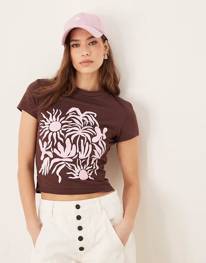 

Детская футболка ASOS DESIGN с цветочным принтом шоколадного цвета
