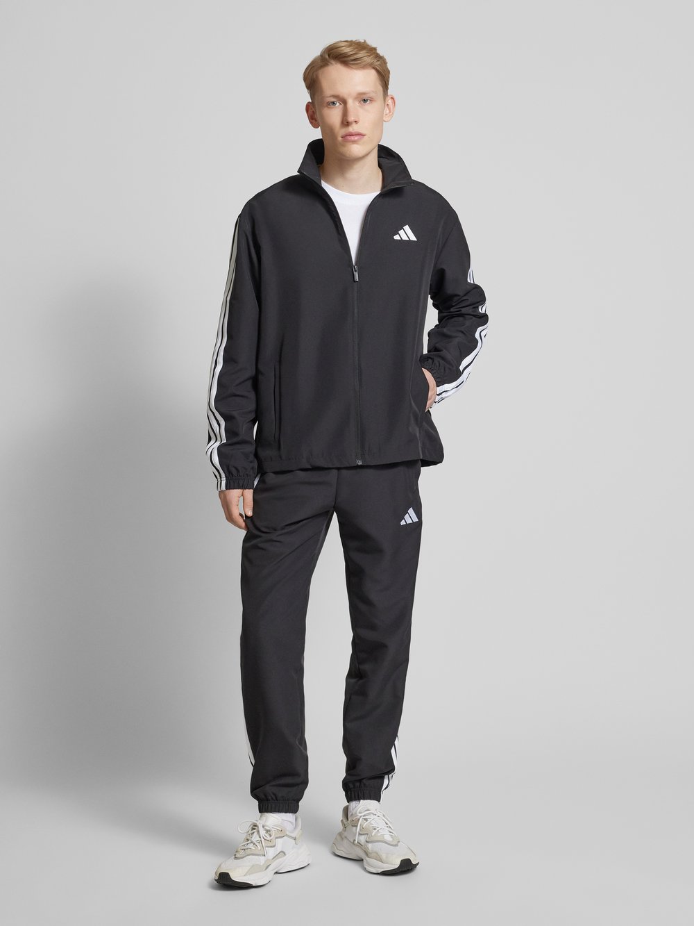 

Спортивный костюм с вышитым логотипом ADIDAS SPORTSWEAR, черный