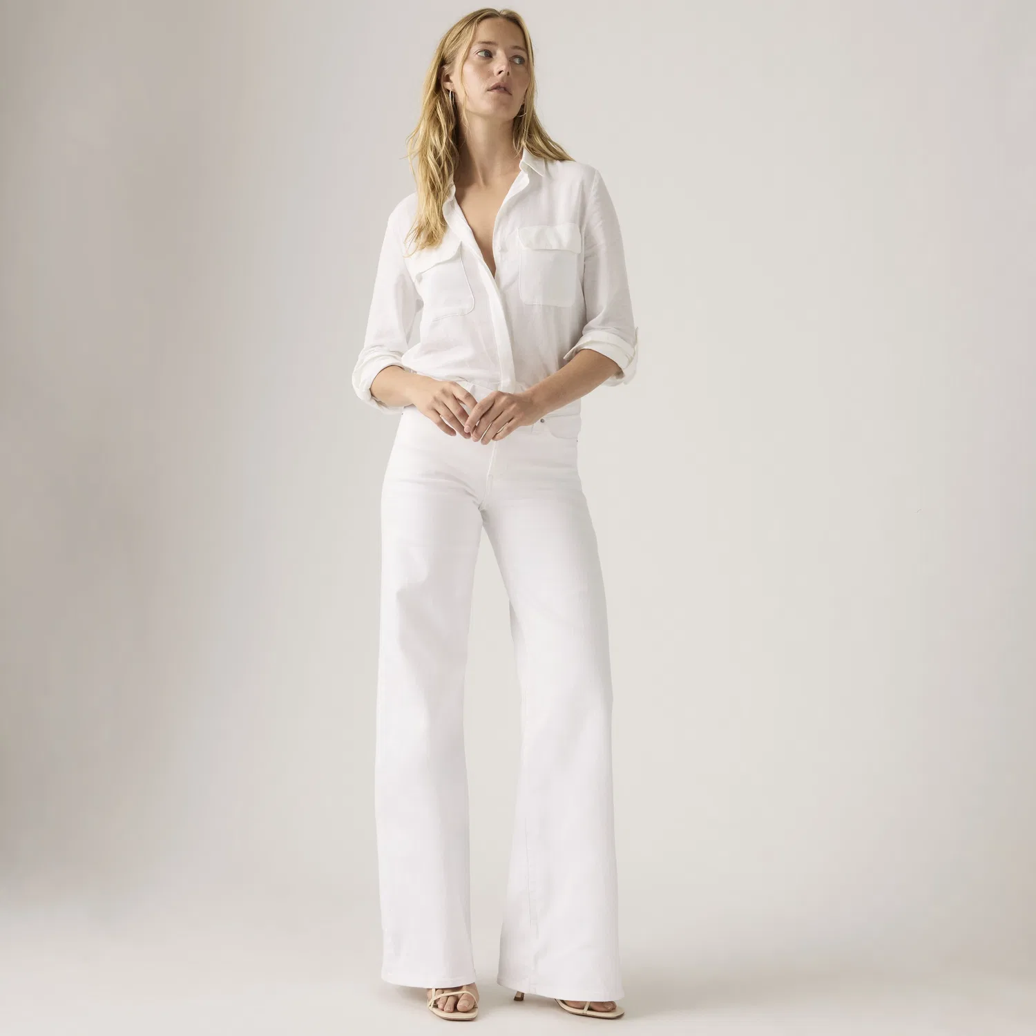 318 Формирующие джинсы для женщин с широкими штанинами Levi's, White