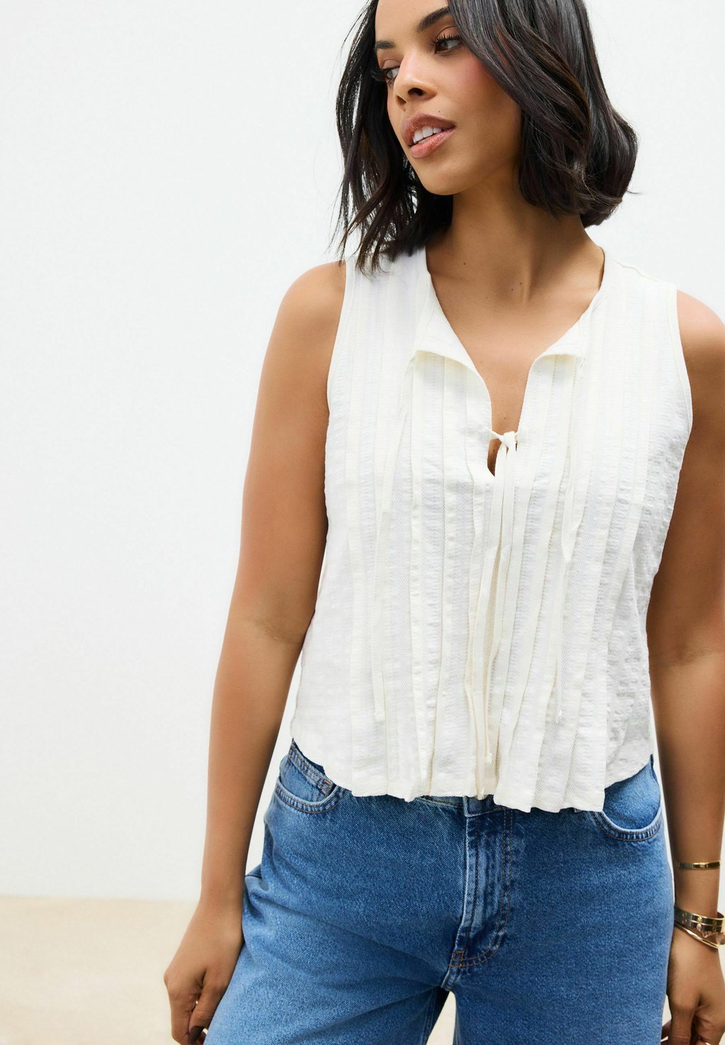 

Топ PINTUCK SLEEVELESS TIE FRONT - Blouse Next, бежевый