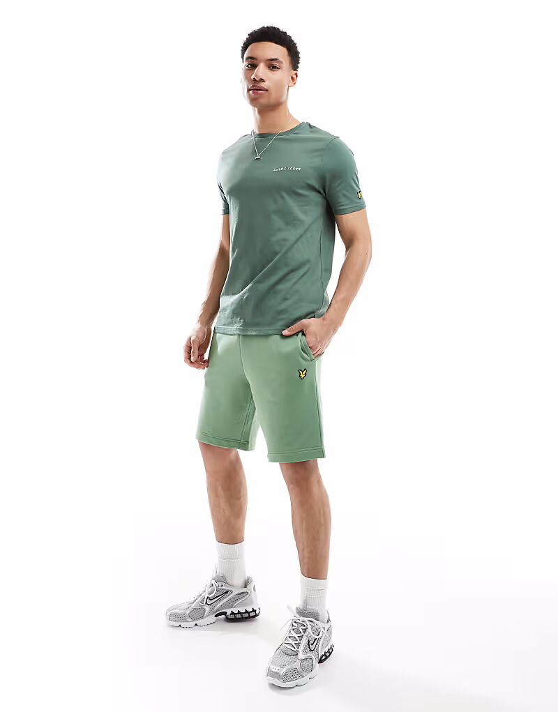 

Спортивные шорты Lyle & Scott средней высоты в цвете x576 дымчато-зеленый