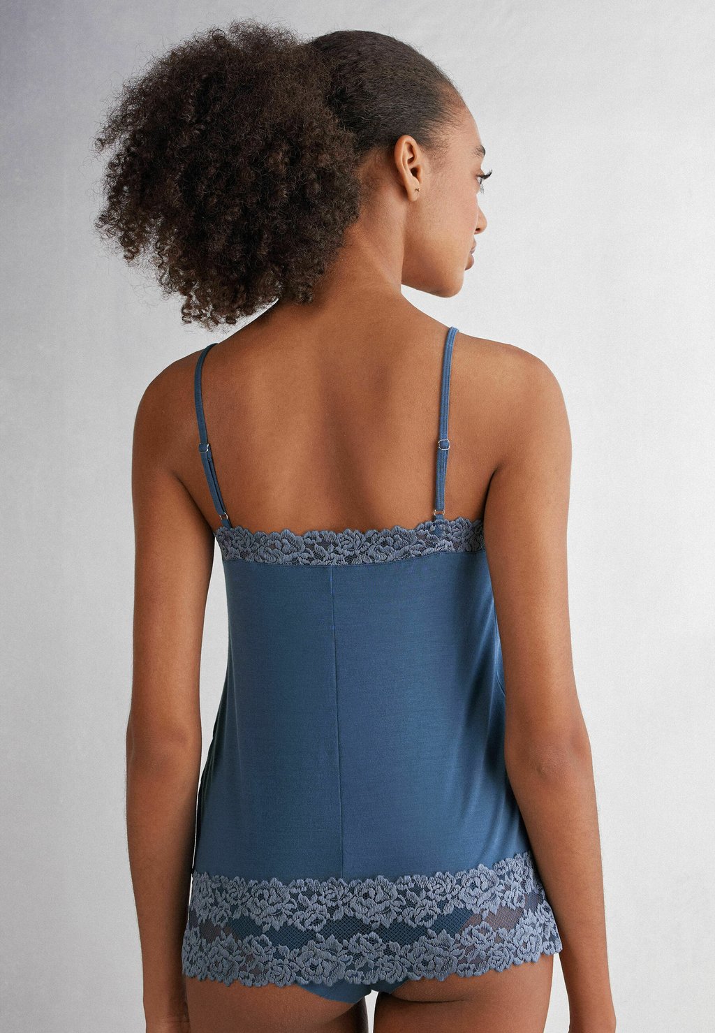 

Базовый слой PRETTY FLOWERS Intimissimi, синий