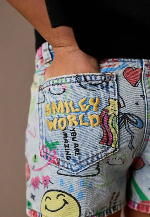 Джинсовые шорты прямого кроя с принтом «smileyworld» и граффити. Next, Mid Blue — фото 4