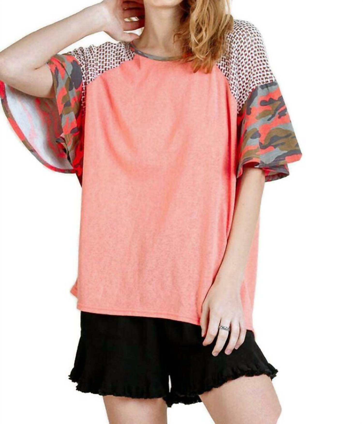

Топ с рукавами-колокольчиками Camo персикового цвета umgee