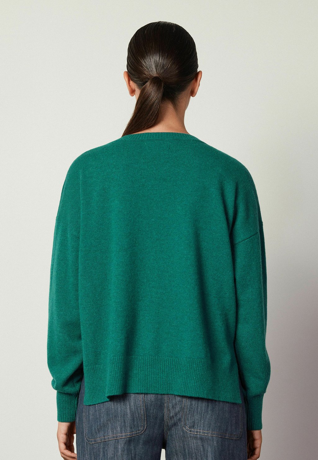 

Джемпер ULTRASOFT ROUND NECK WITH SLIT Falconeri, зеленый