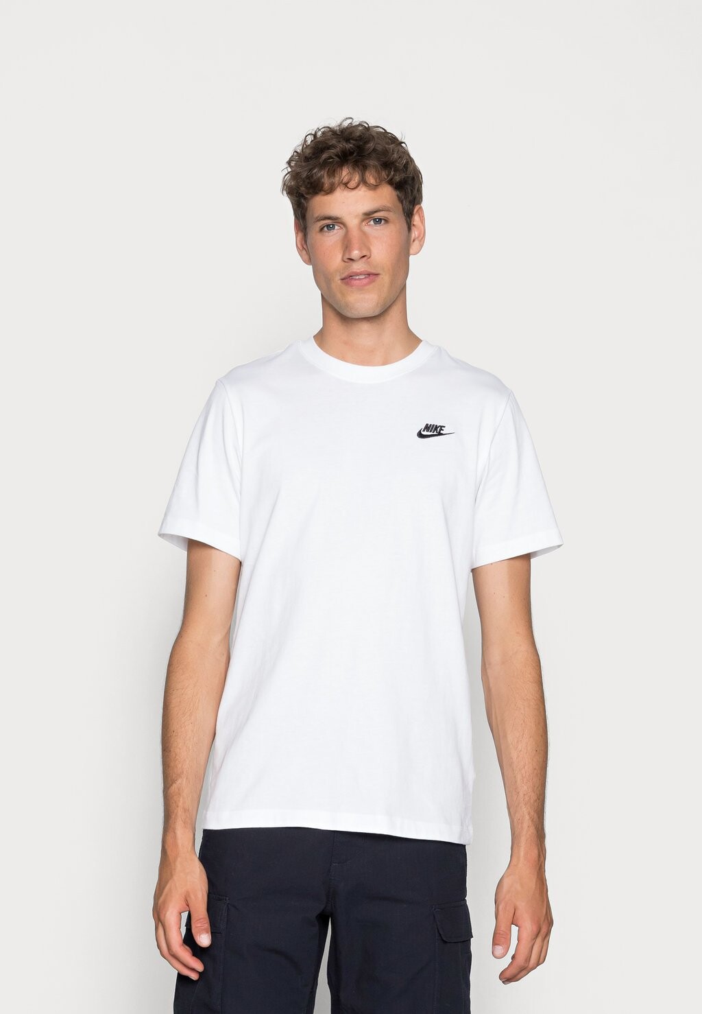 

Базовая футболка Club Tee Nike, цвет white/black