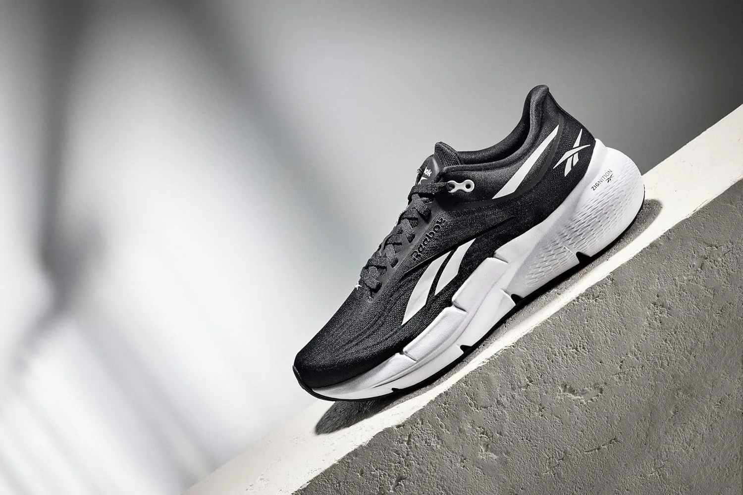 Кроссовки Reebok Herren Zignition, белый/черный — фото 2