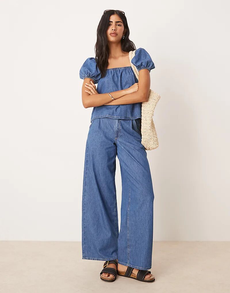

Джинсы ASOS DESIGN широкого кроя со складками на талии, средне-синего цвета — часть комплекта