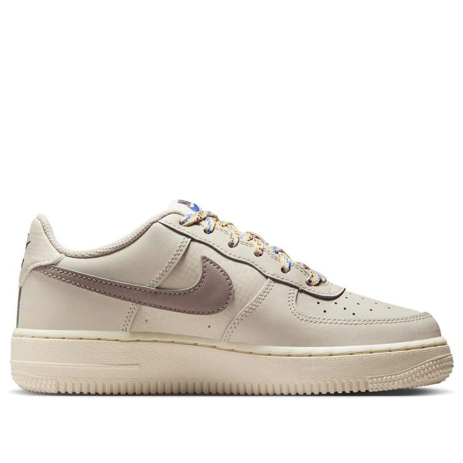 Кроссовки (GS) Nike Air Force 1 LV8 1 'Light Orewood Brown Burgundy Crush', бежевый — фото 2