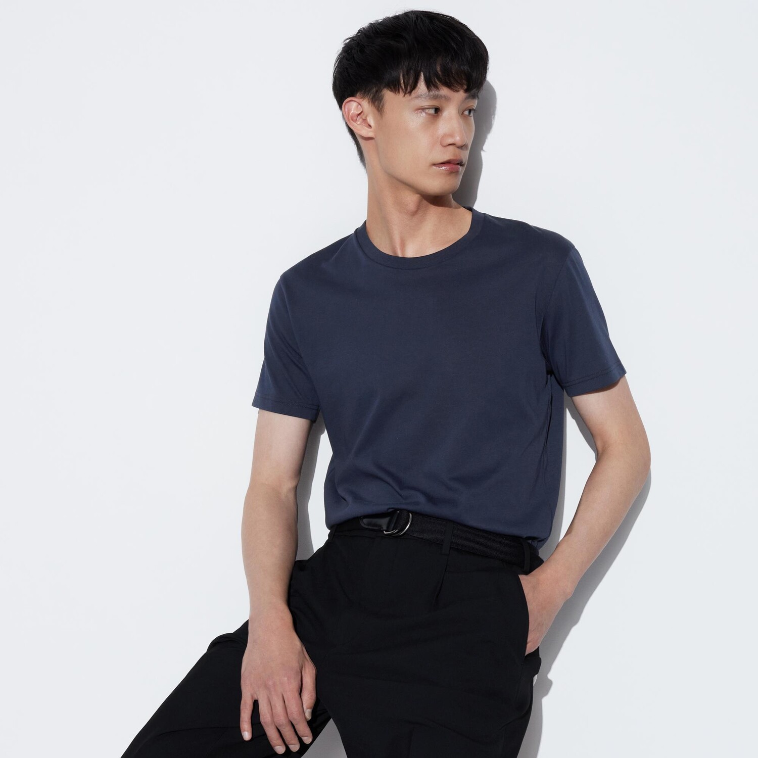 

Футболка Uniqlo с круглым вырезом и короткими рукавами, темно - синий