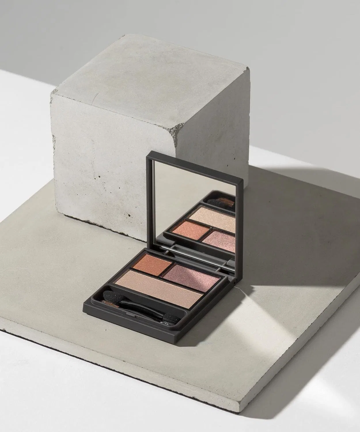 Тени для век Osaji Nuance Eye Shadow Palette Mukougishi 6 г — фото 2
