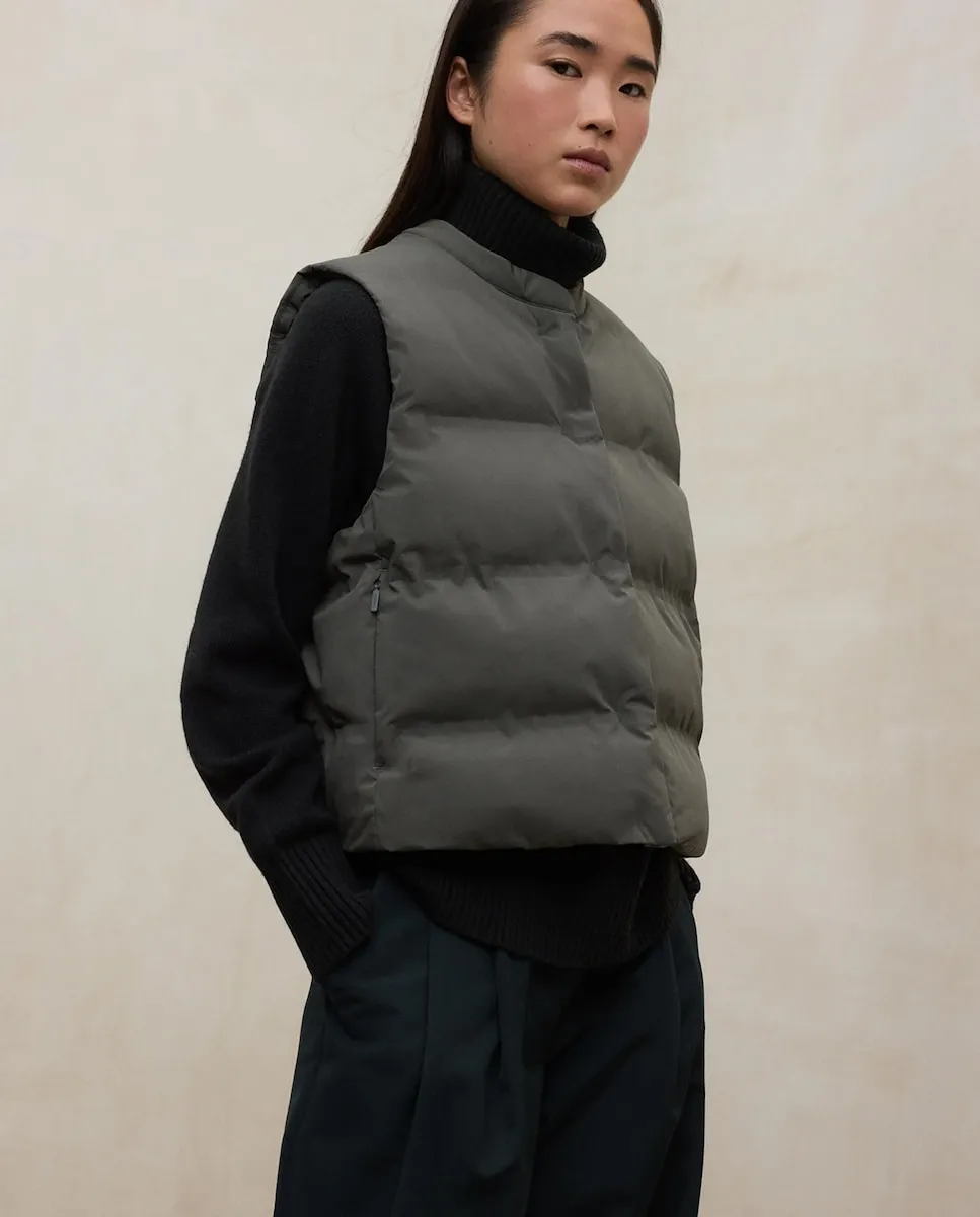 

Женский жилет с скрытой застежкой и боковыми карманами на молнии Ecoalf, зеленый