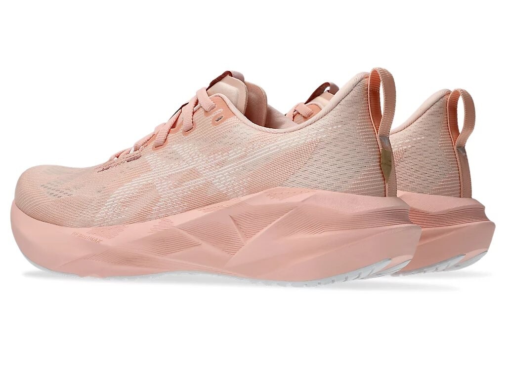 Беговые женские кроссовки Asics Novablast 5, Breeze/White, персиковый — фото 3