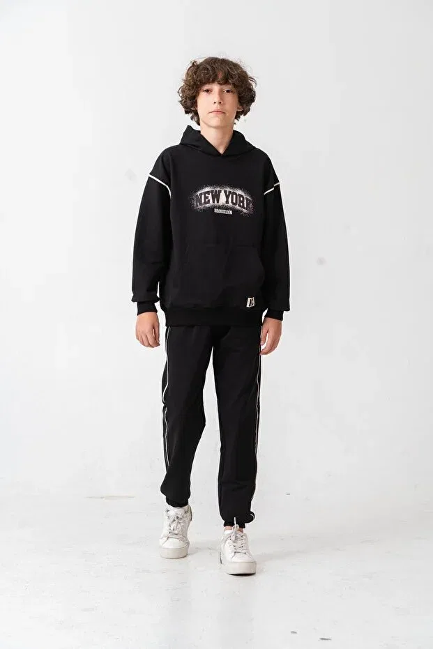 Детский комплект спортивного костюма для мальчиков с принтом New york brooklyn printed kangaroo pocket side piping Mışıl Kids, Black