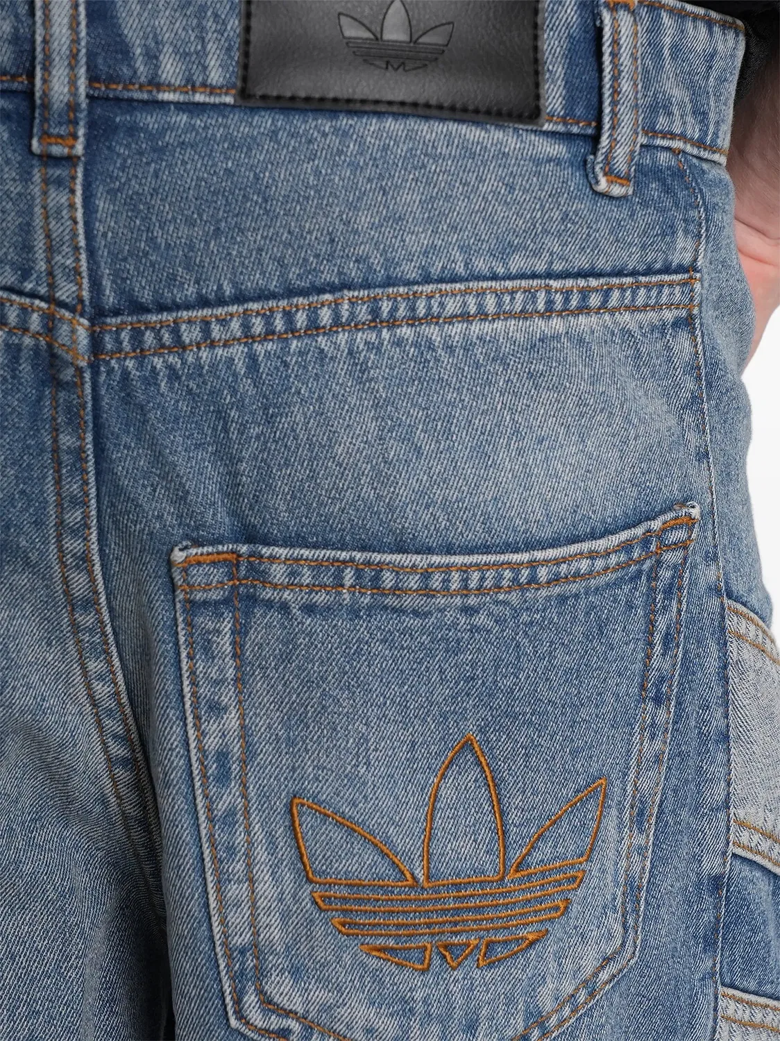 Adidas Джинсовые шорты с вышитым логотипом, синий — фото 2