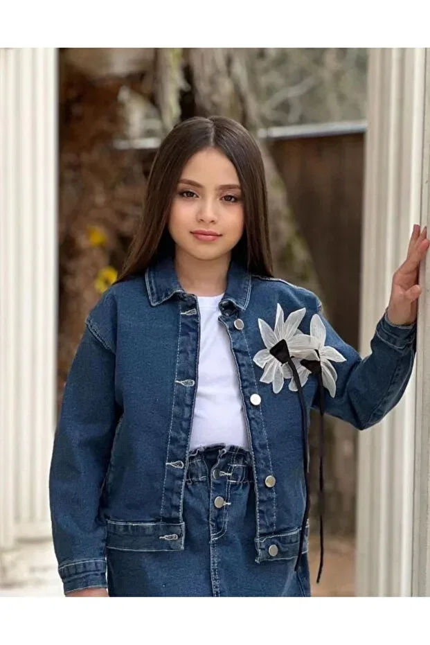 Детская джинсовая куртка с объемным цветочным аксессуаром Dudor Kids