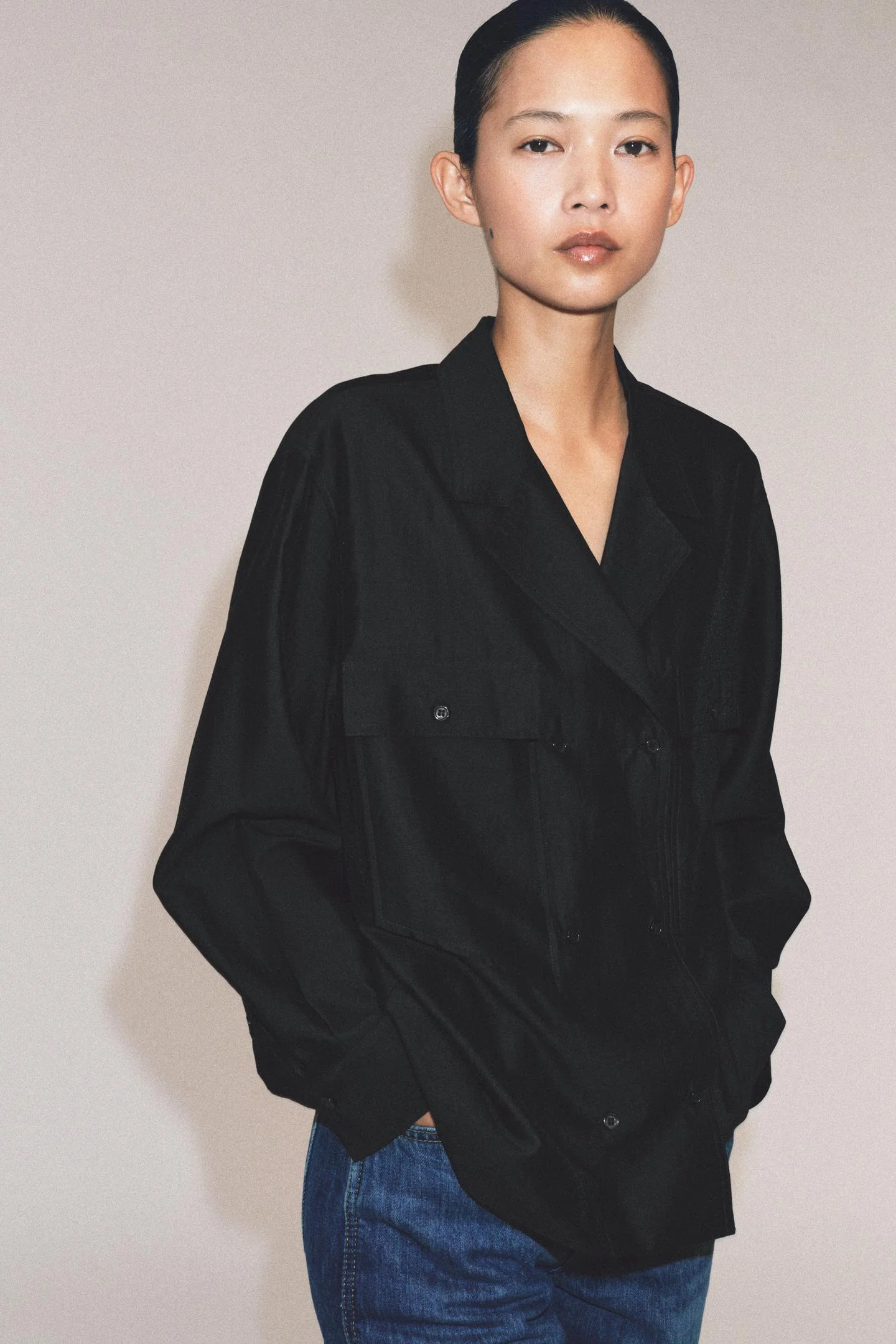 Рубашка Zara с запахом и карманами, черный