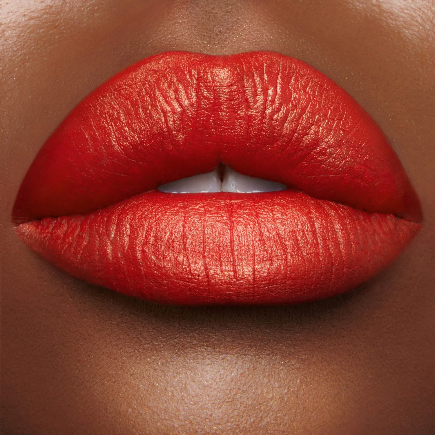 Помада матовая Charlotte Tilbury Matte Revolution, Fame Flame — фото 4