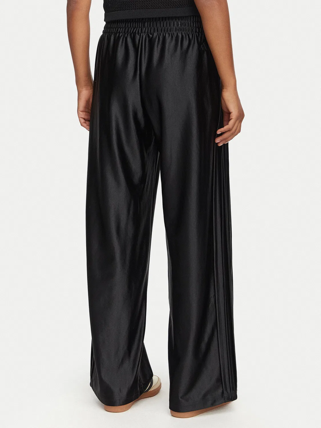 Женские брюки стандартного кроя Essentials Satin Adidas, черный — фото 3