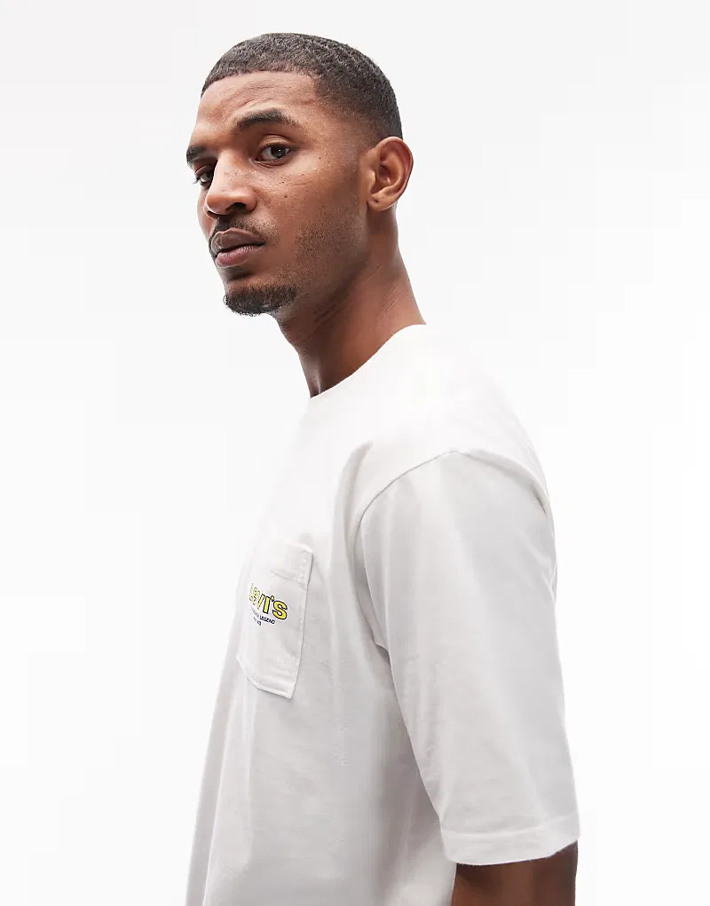 Футболка Levi's с принтом в виде двух лошадей на спине, белая — фото 4