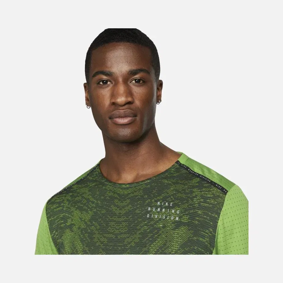 Футболка спортивная с коротким рукавом Nike Dri-Fit Run Division Rise 365, Зеленый — фото 4