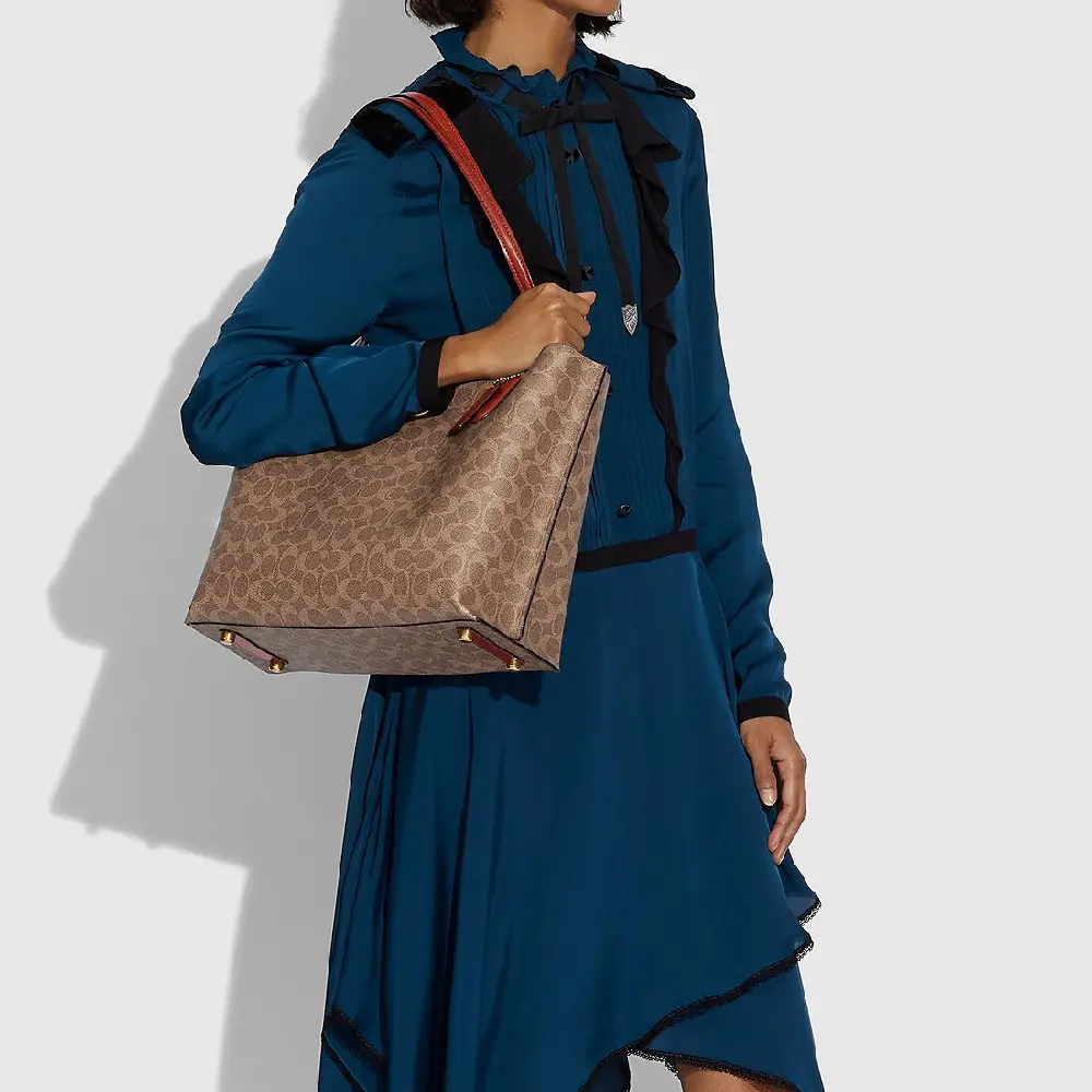 

Сумка COACH Signature Coated Canvas Willow, бежевый
