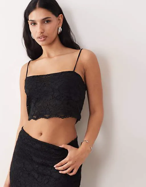 

Черный комбинезон с кружевным бралеттом ASOS DESIGN