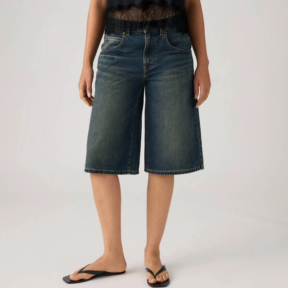 Очень свободные женские шорты Levi's, Happy Tale Jort - Medium Wash — фото 2