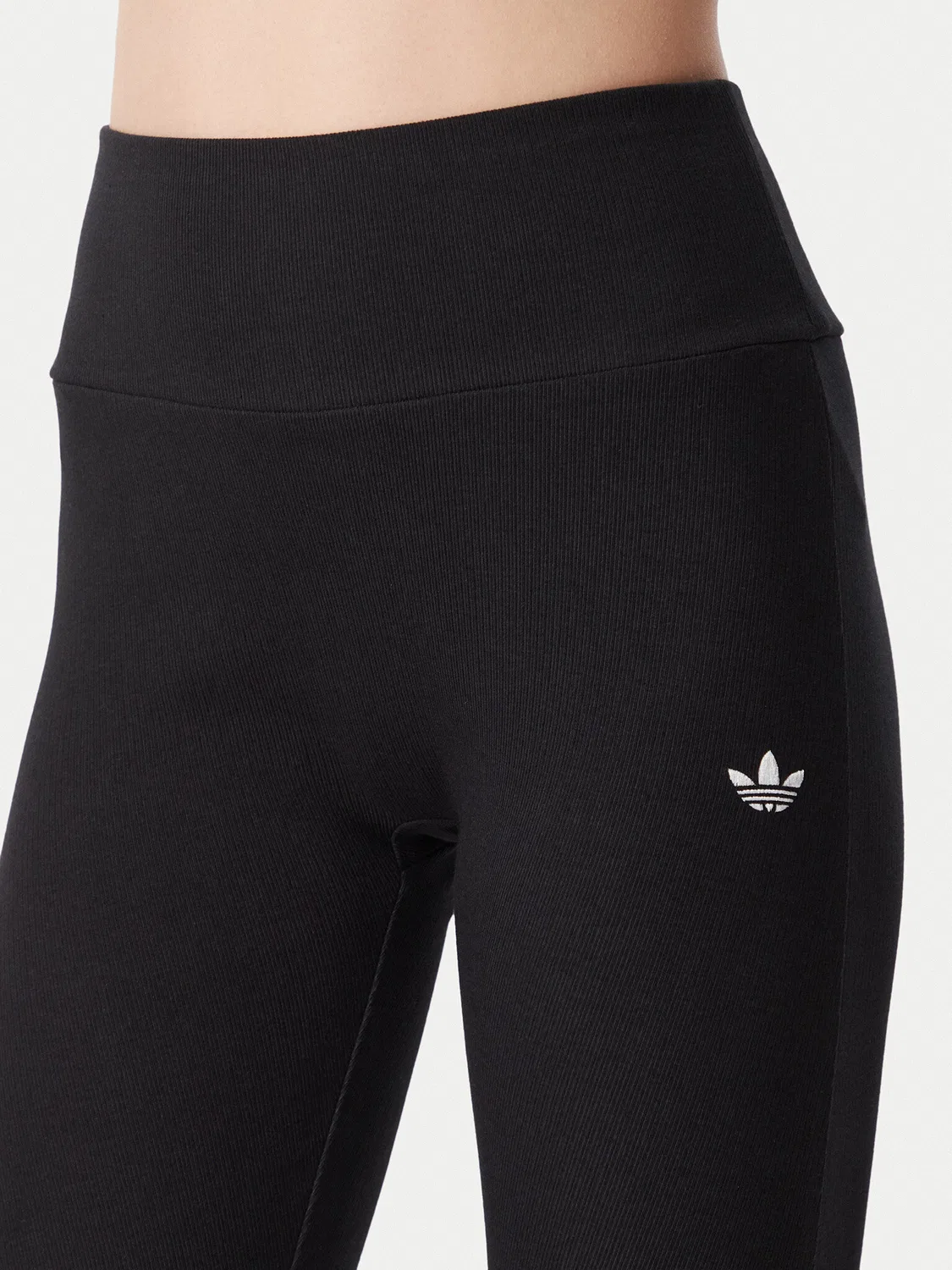 Женские леггинсы с расклешенными штанинами Essentials Adidas, черный — фото 4